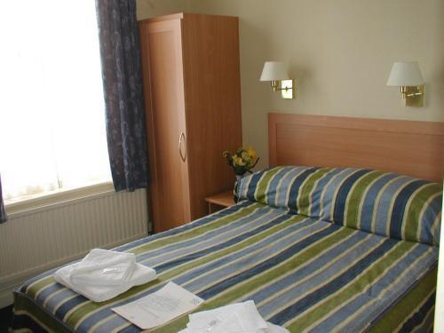Grand Ash Hotel Ландъндо Стая снимка