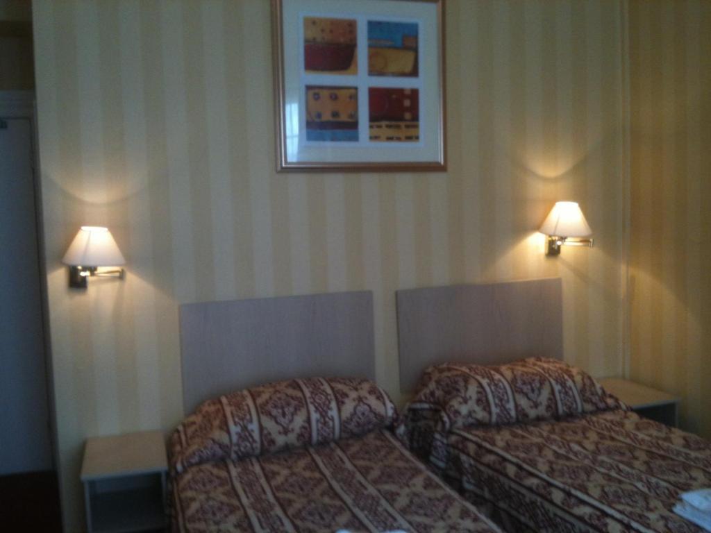 Grand Ash Hotel Ландъндо Стая снимка