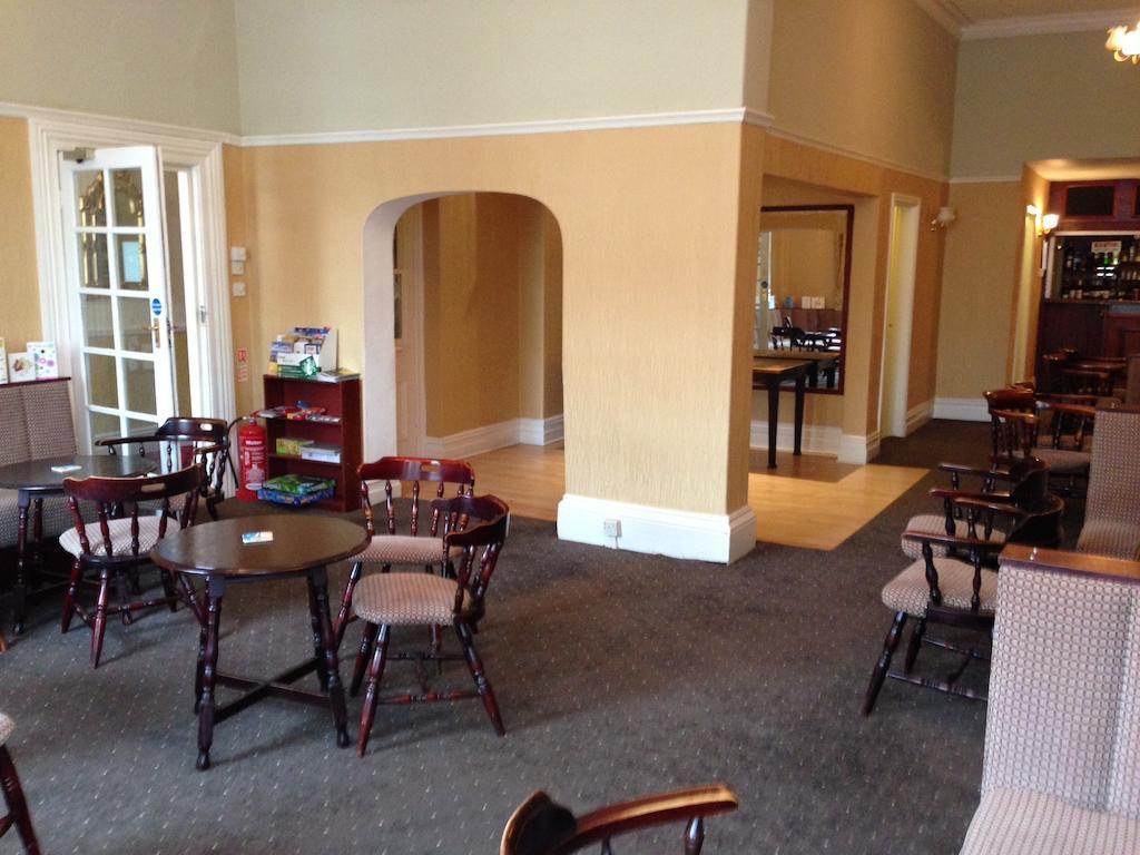 Grand Ash Hotel Ландъндо Екстериор снимка