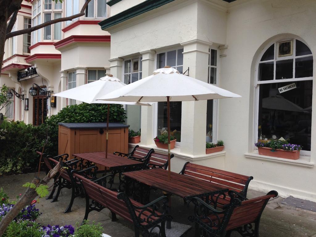 Grand Ash Hotel Ландъндо Екстериор снимка