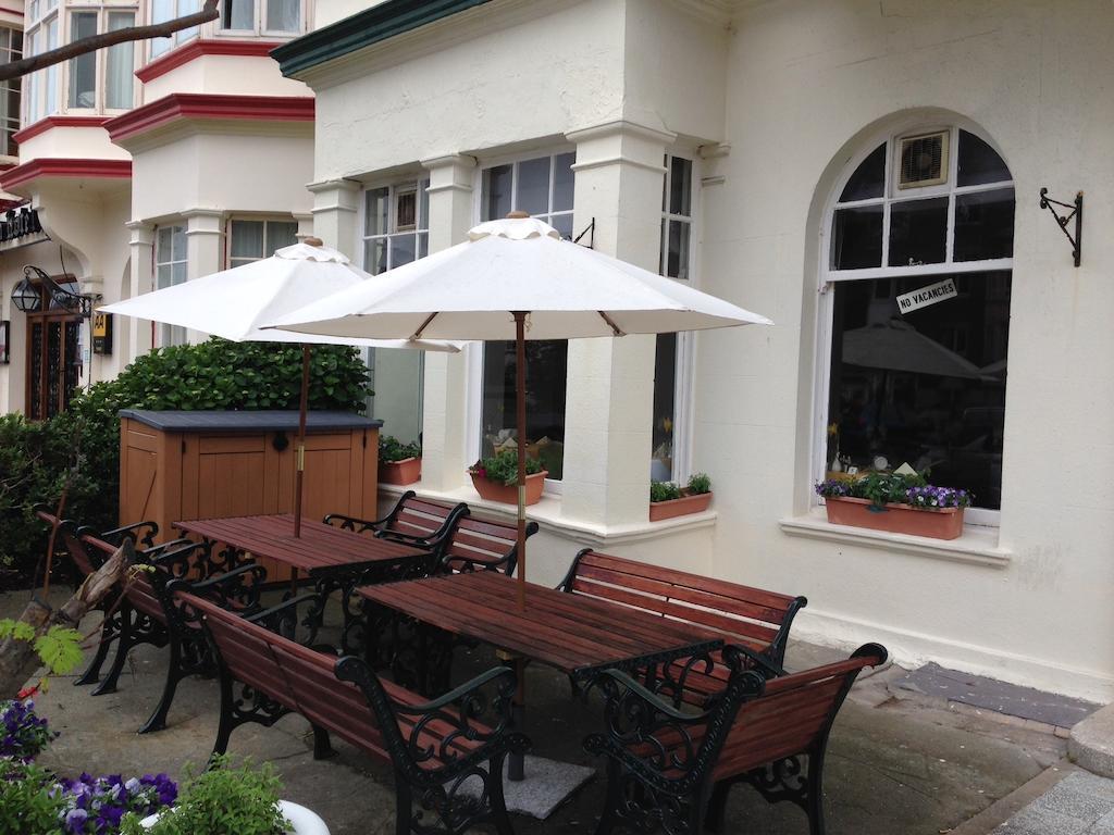 Grand Ash Hotel Ландъндо Екстериор снимка