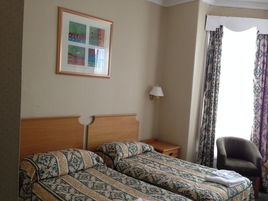Grand Ash Hotel Ландъндо Екстериор снимка