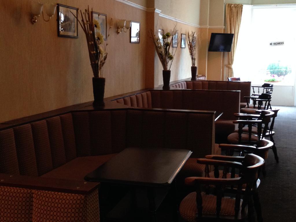 Grand Ash Hotel Ландъндо Екстериор снимка