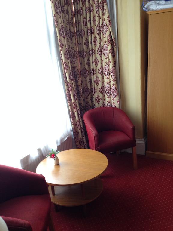 Grand Ash Hotel Ландъндо Екстериор снимка