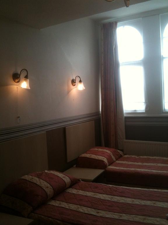 Grand Ash Hotel Ландъндо Екстериор снимка